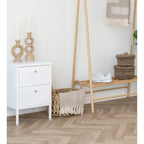 Table de chevet blanche à deux tiroirs avec boutons ronds dorés