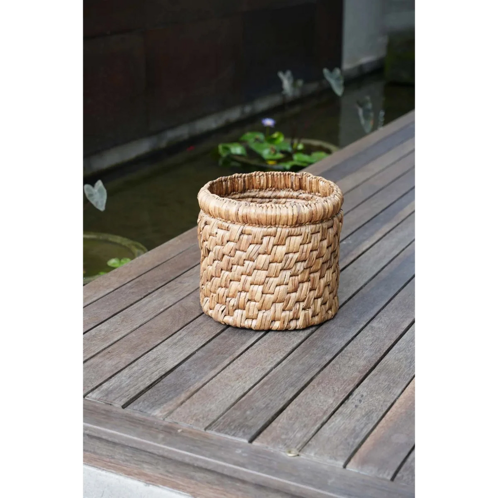 Panier de rangement en jacinthe d’eau tressée ronde naturel avec bord roulé