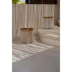 Panier de rangement en pandan et coquillages naturel blanc avec corps clair et rebords marron