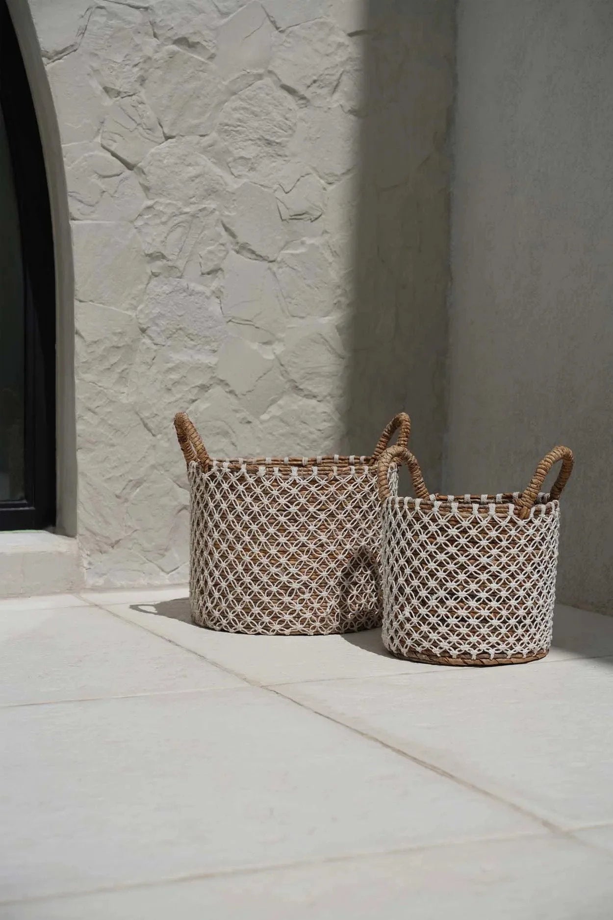 Panier de rangement en rotin naturel motif croisé avec poignées intégrées
