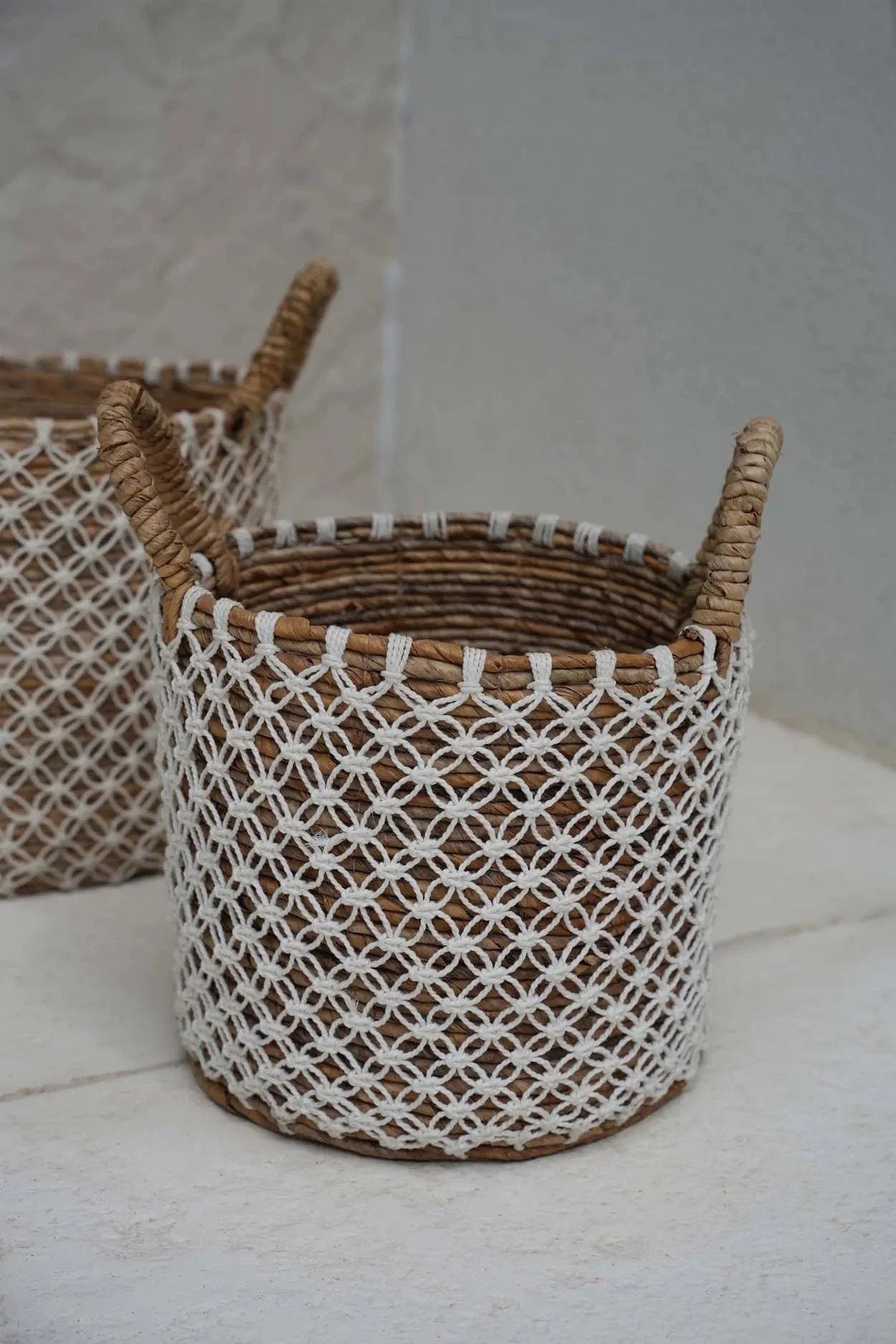 Panier de rangement en rotin naturel motif croisé avec poignées intégrées