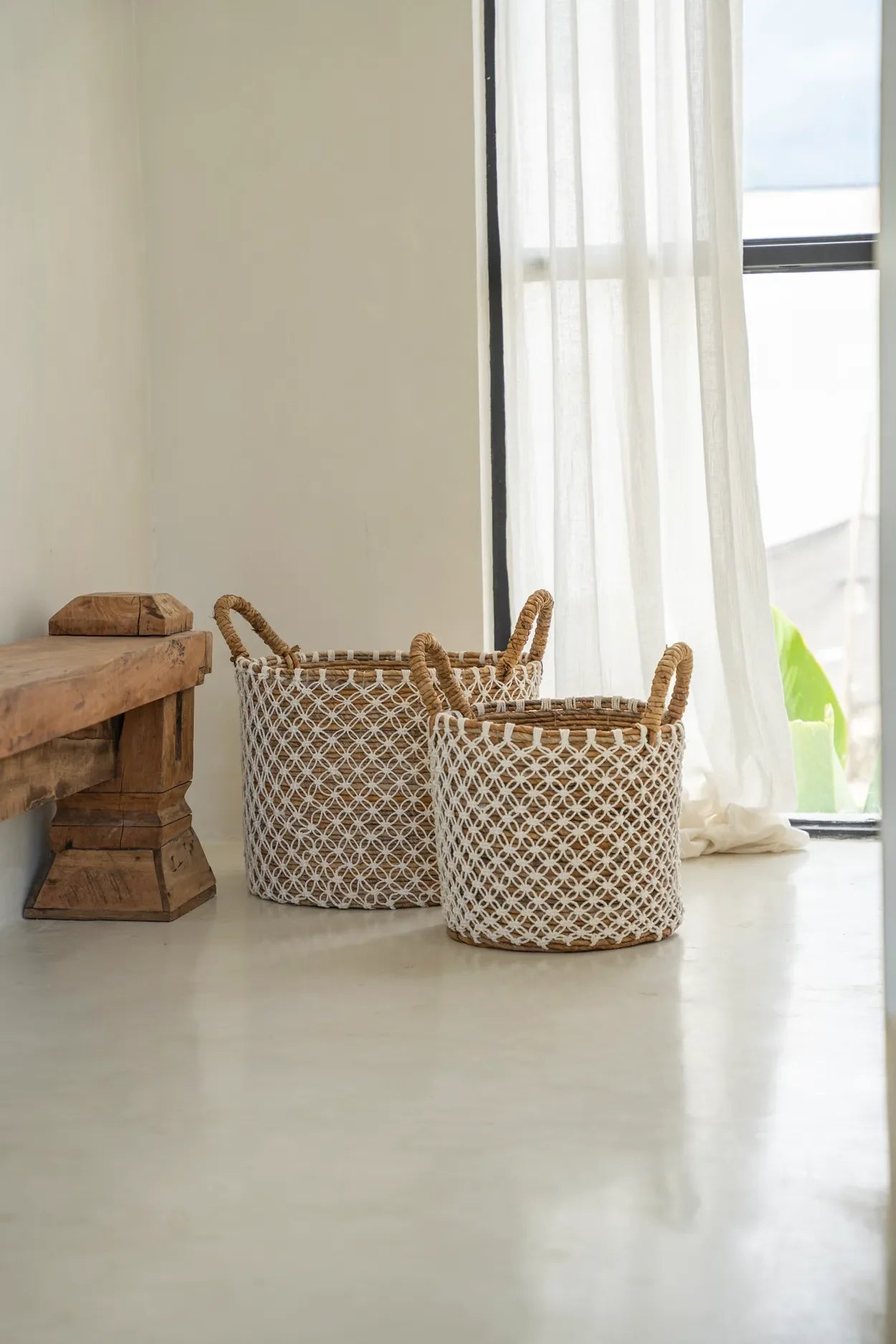 Panier rond en jute tressé avec anses corde et motif filet blanc, Ø35 cm