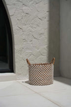 Panier rond en jute tressé avec anses en corde, motif filet blanc, Ø35 cm