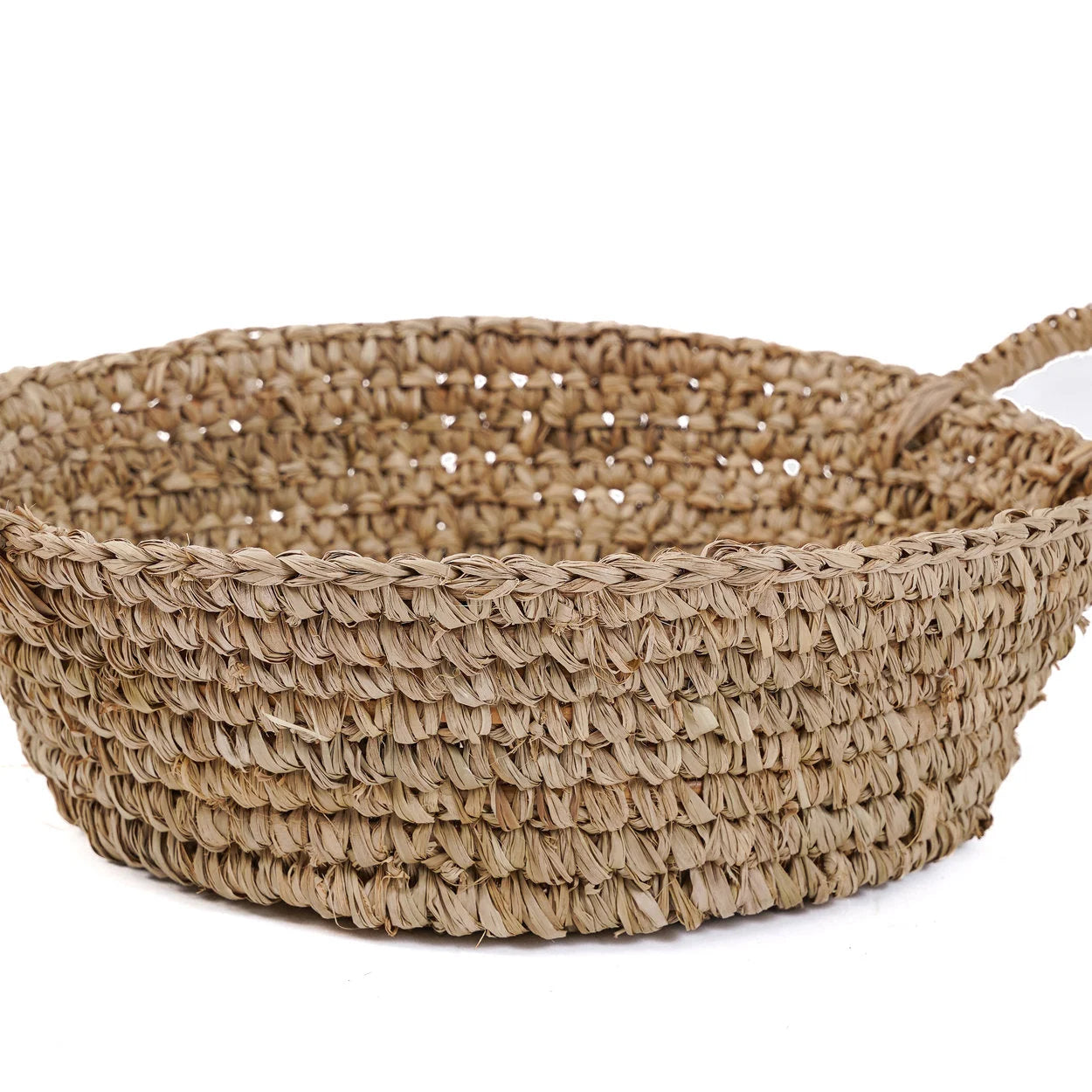 Panier rond en raphia naturel beige avec anse intégrée