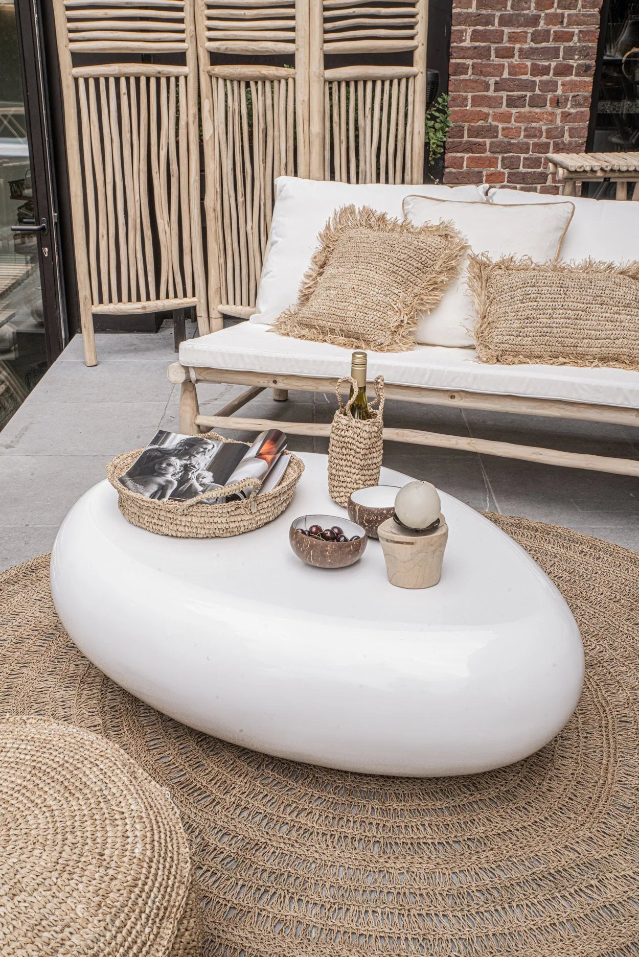 Table basse blanche ovale lisse et brillante