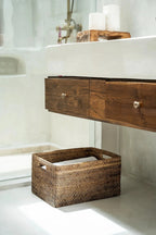 Panier en rotin tressé brun avec poignées motif chevron 51x41 cm