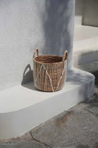 Panier en seagrass tressé naturel avec lacets blancs et anses – Ø40 cm