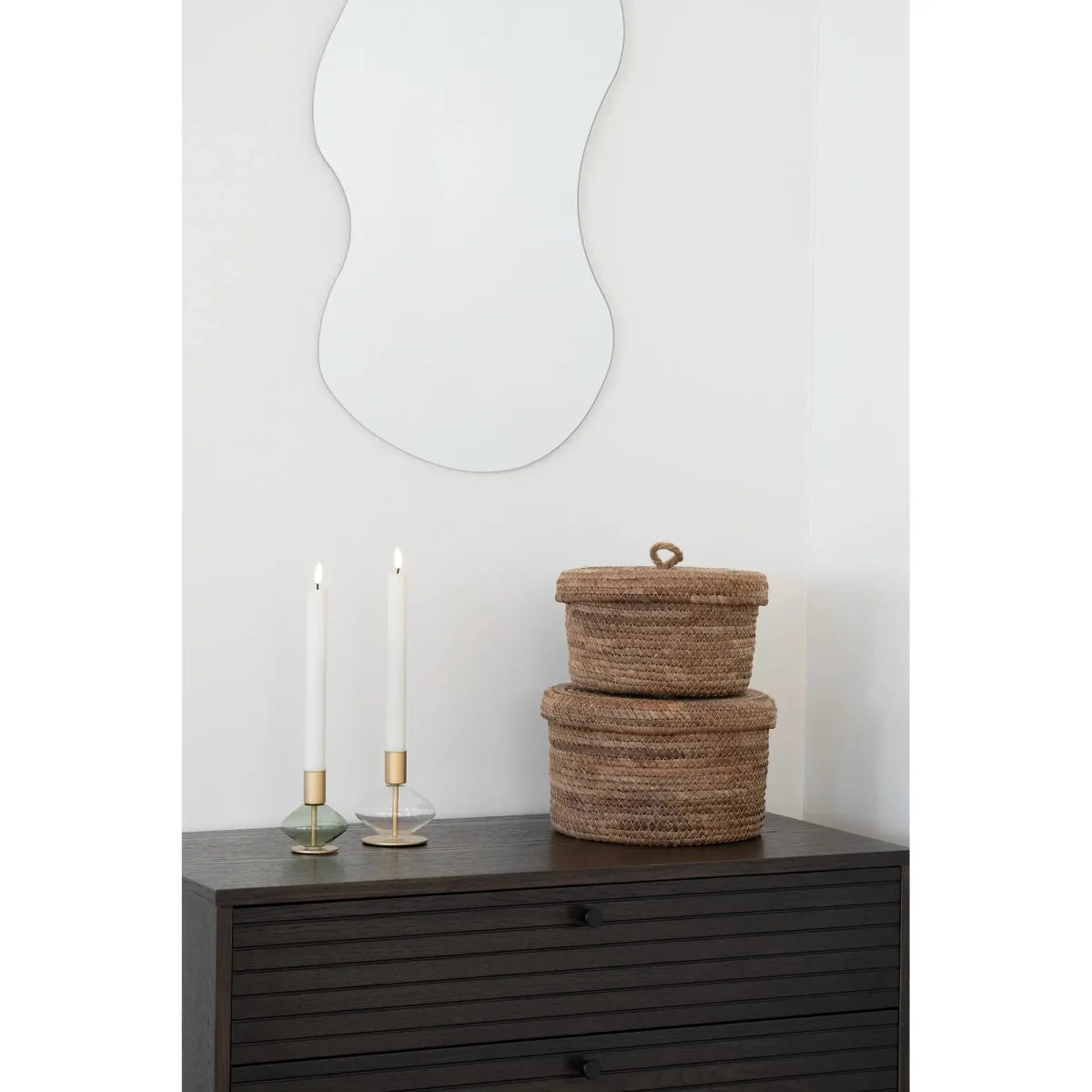 Miroir mural décoratif de forme irrégulière pour le set de paniers en feuilles de bananier