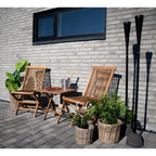 Chaises pliantes en rotin brun grisé avec petite table assortie, idéal pour extérieur