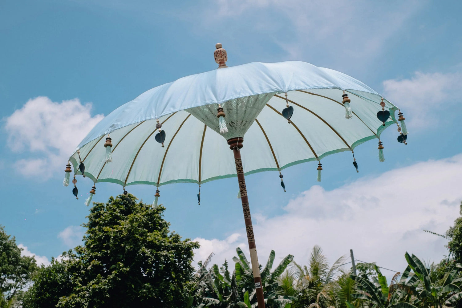 Parasol balinais 180 cm en bois et tissu bleu pastel