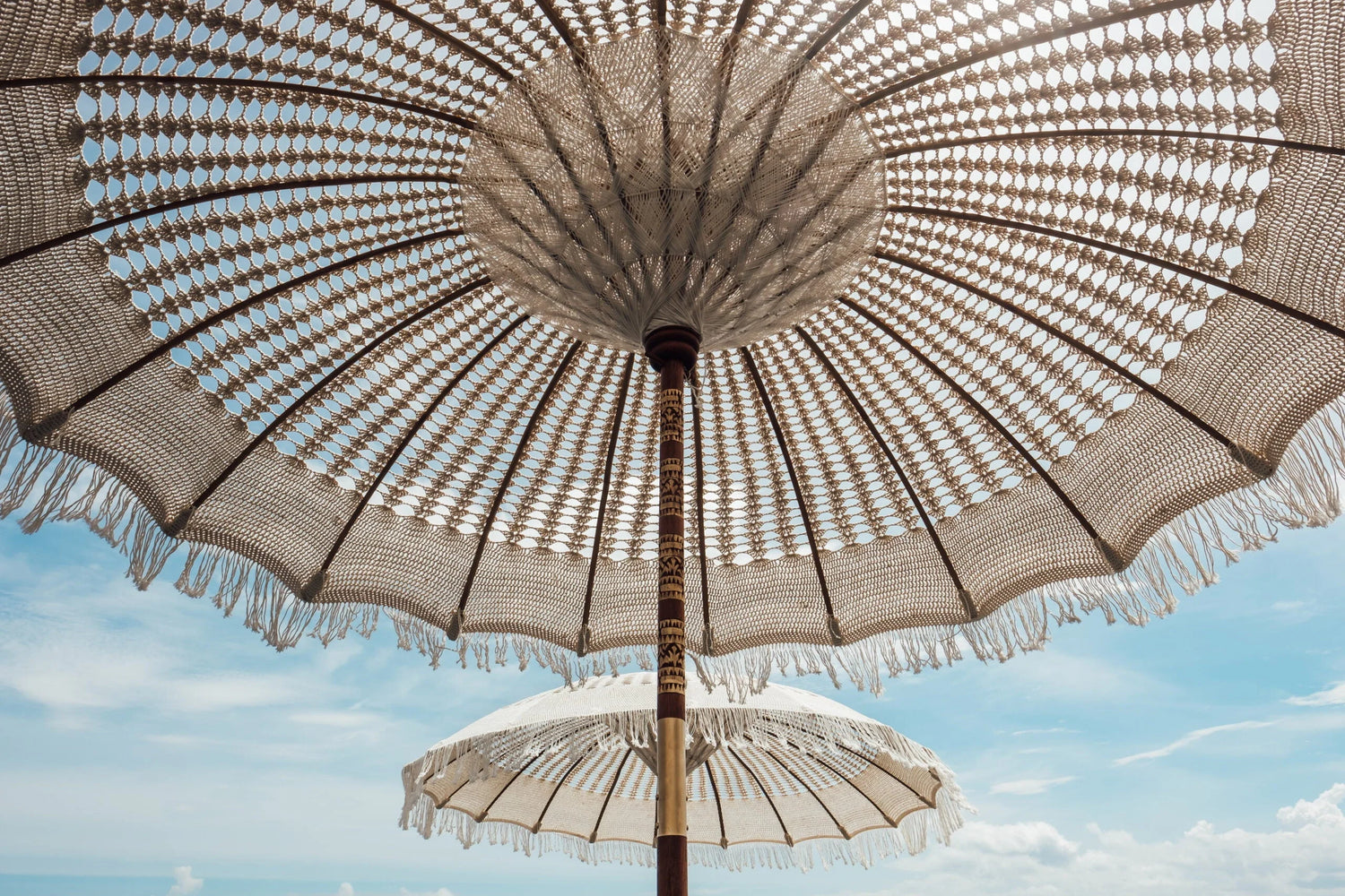 Parasol en macramé balinais 180 cm avec pied en bois