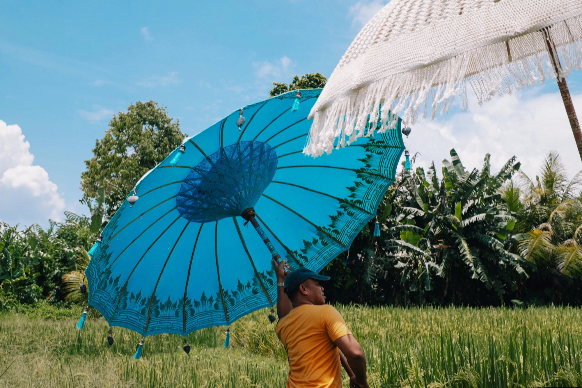 Parasol rond turquoise en tissu décoratif avec franges pour extérieur, Ø250 cm