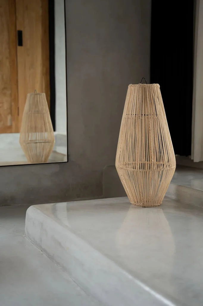 Vase en paille tissée pour Le Pendentif Afrodisiac Naturel M