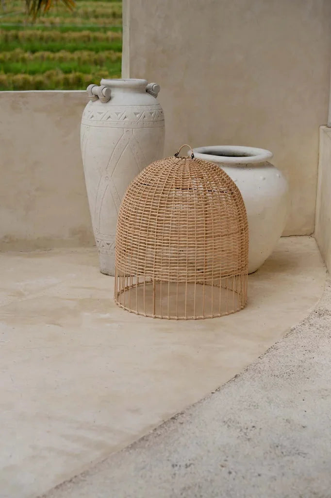 Cage en osier tissée en forme de dôme pour le pendentif Amalfi Naturel M