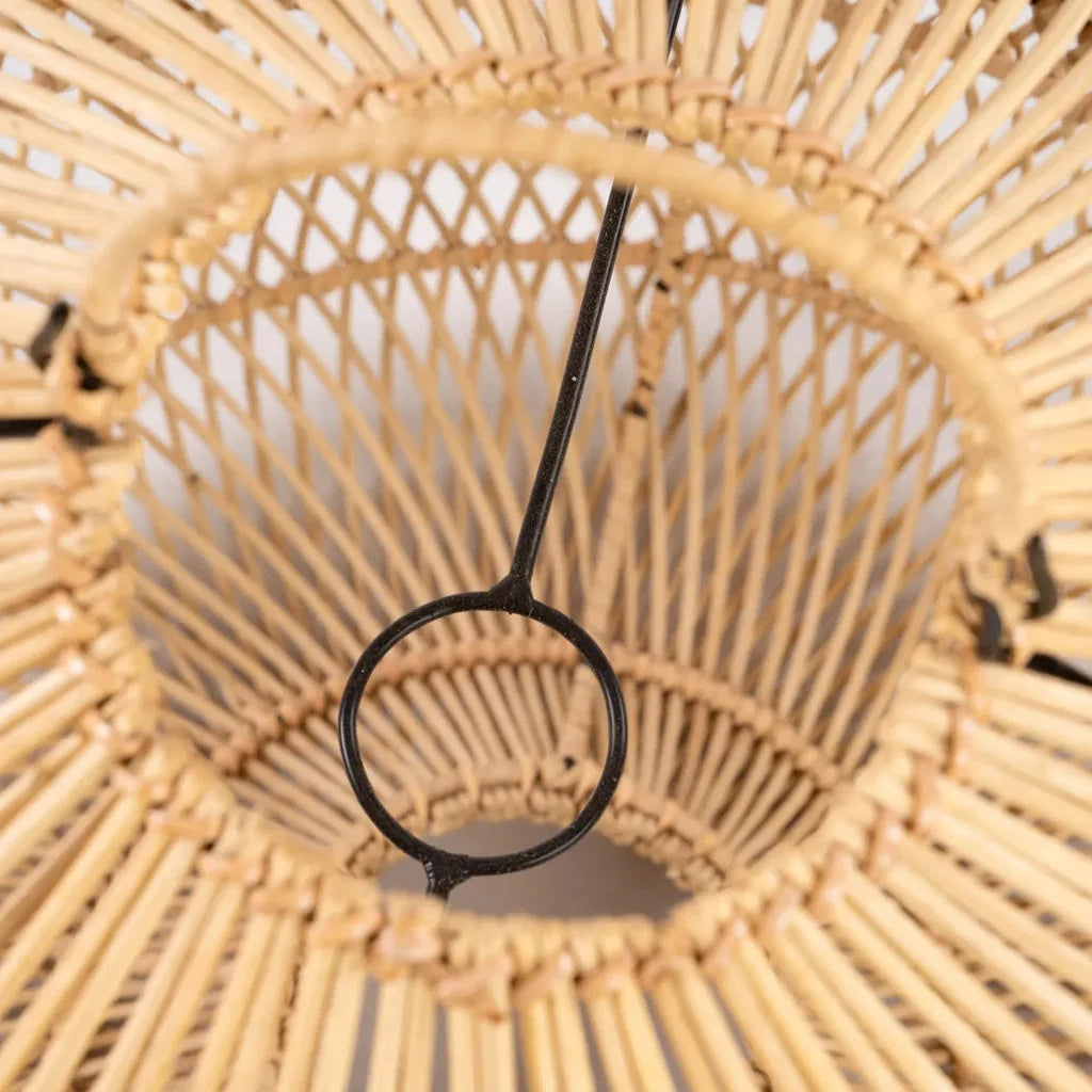 Abat-jour en rattan tissé avec support en métal pour le luminaire Le Pendentif Batu Bolong Naturel L