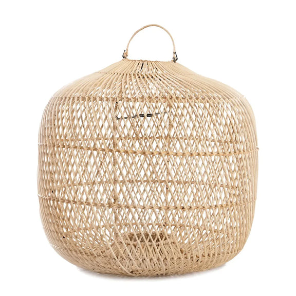 Lanterne en rotin tissé avec poignée pour le produit Le pendentif Batu Bolong Naturel L