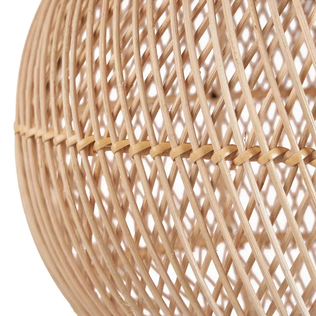 Suspension en rotin tissé en forme de sphère pour décoration naturelle