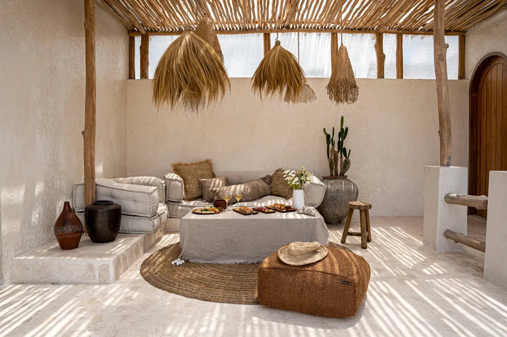 Lounge extérieur de style bohème avec le pendentif de cabane Rayung Naturel L