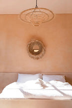 Luminaire en suspension Le pendentif ciel Naturel L avec miroir dans une chambre élégante