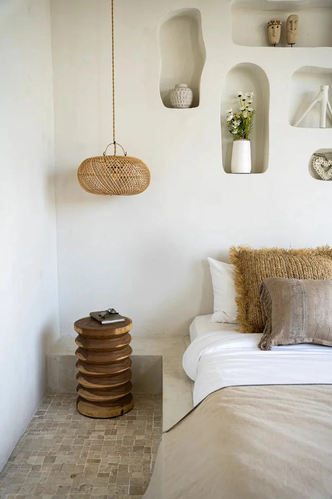 Intérieur de chambre bohème avec le pendentif entièrement Naturel S elegant