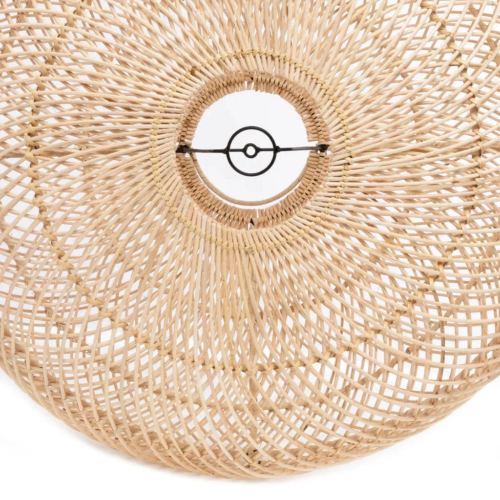 Luminaire suspendu en rotin tissé pour une décoration naturelle et chaleureuse