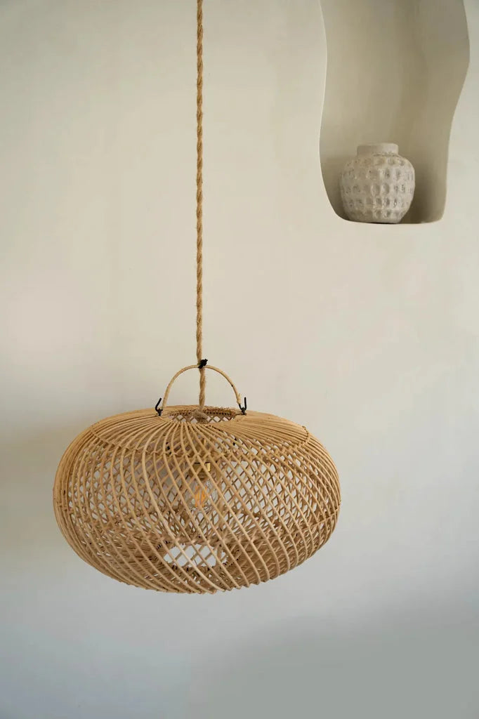 Suspension en rotin tissé Le Pendentif Entièrement Naturel S pour une ambiance chaleureuse