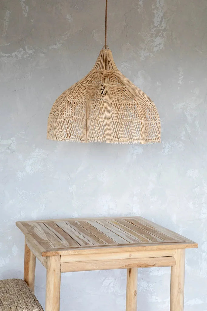 Suspension tissée en naturel Le pendentif fouetté M pour décoration intérieure élégante