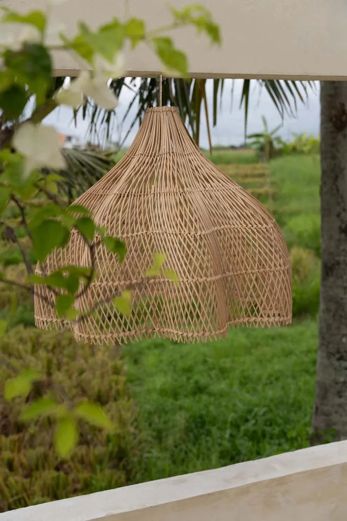 Suspension en rotin tressé Le pendentif fouetté Naturel M design élégant
