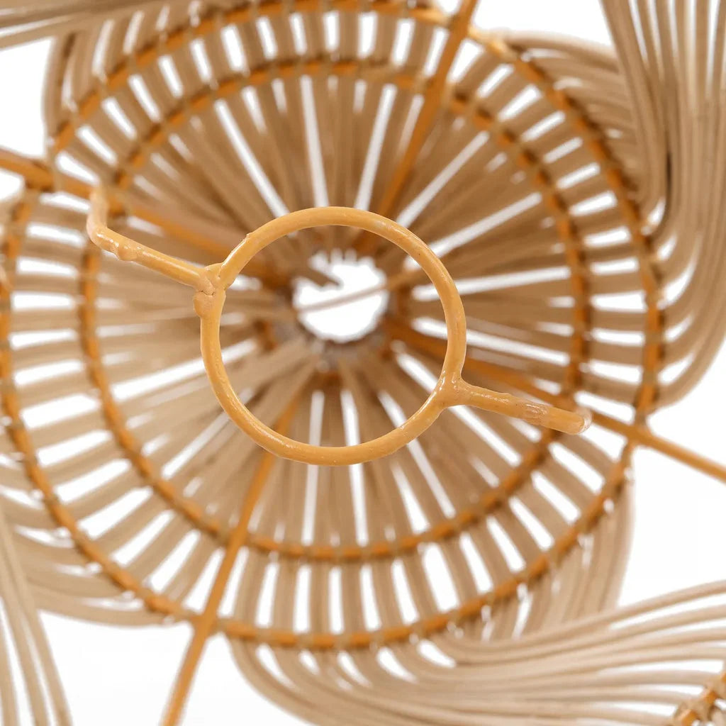 Suspension en rotin tissé Le pendentif Garaffa Naturel M pour une décoration chaleureuse