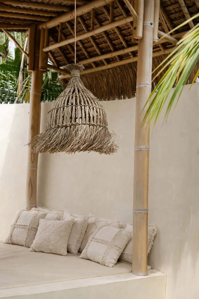 Luminaire en bambou tressé Le Pendentif Guagua Naturel L pour une ambiance chaleureuse