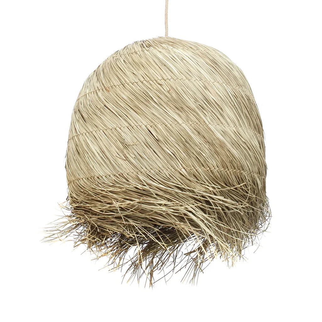 Lampe pendentif en paille tissée pour le produit Le Pendentif Maléfique Naturel