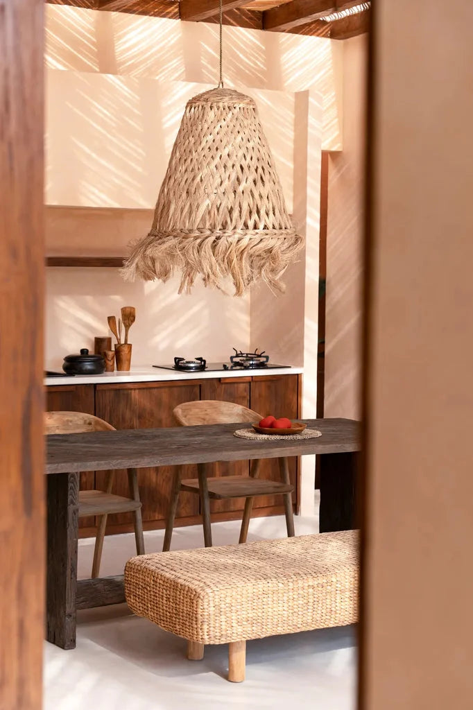 Suspension en abaca naturelle Le Pendentif Méduse en L pour salle à manger