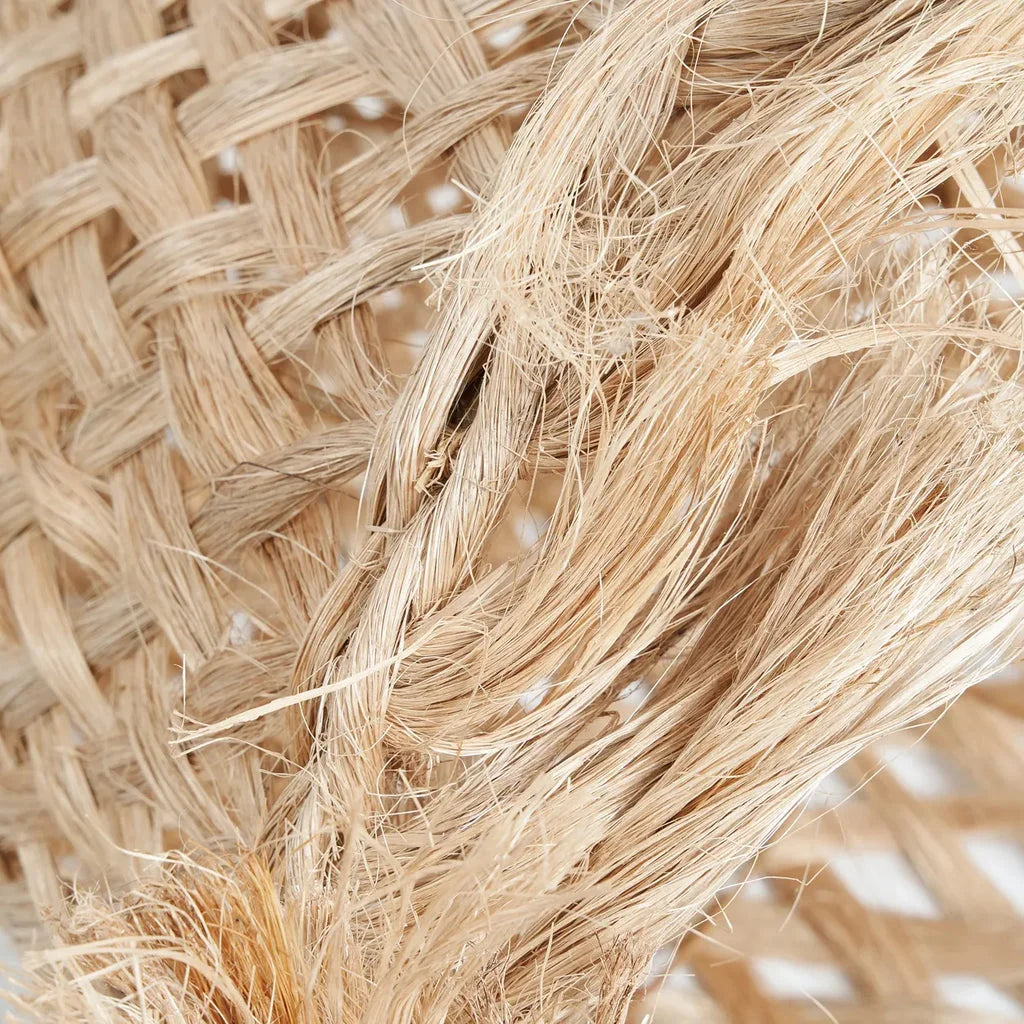 Texture rugueuse et tissée en toile de jute pour le pendentif méduse en abaca Naturel M