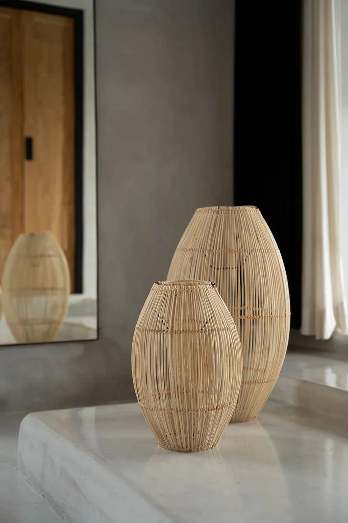 Deux vases déco tissés dans le produit Le Pendentif Zuri Naturel L