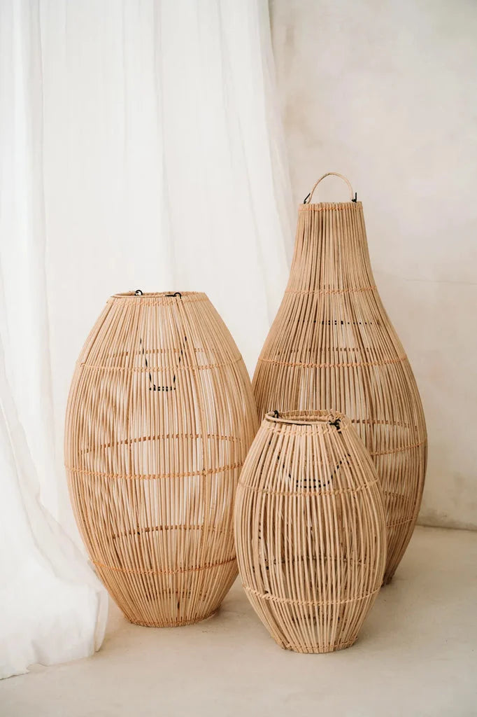 Trois lanternes en rattan tressé pour le pendentif Zuri Naturel L