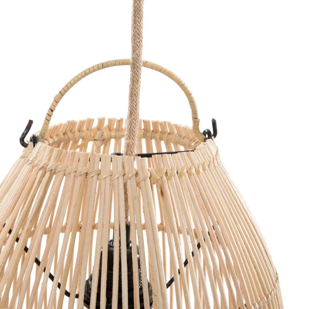 Suspension en bambou tissé Le pendentif Zuri Naturel S pour une lumière chaleureuse