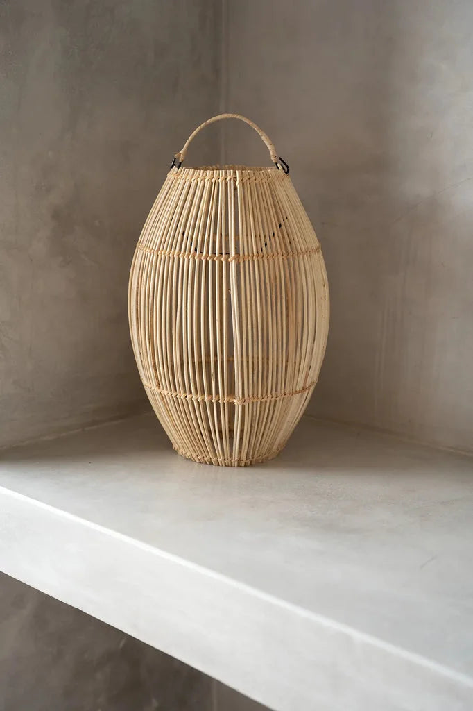 Lanterne en osier tissé pour le pendentif Zuri Naturel S dans la décoration moderne