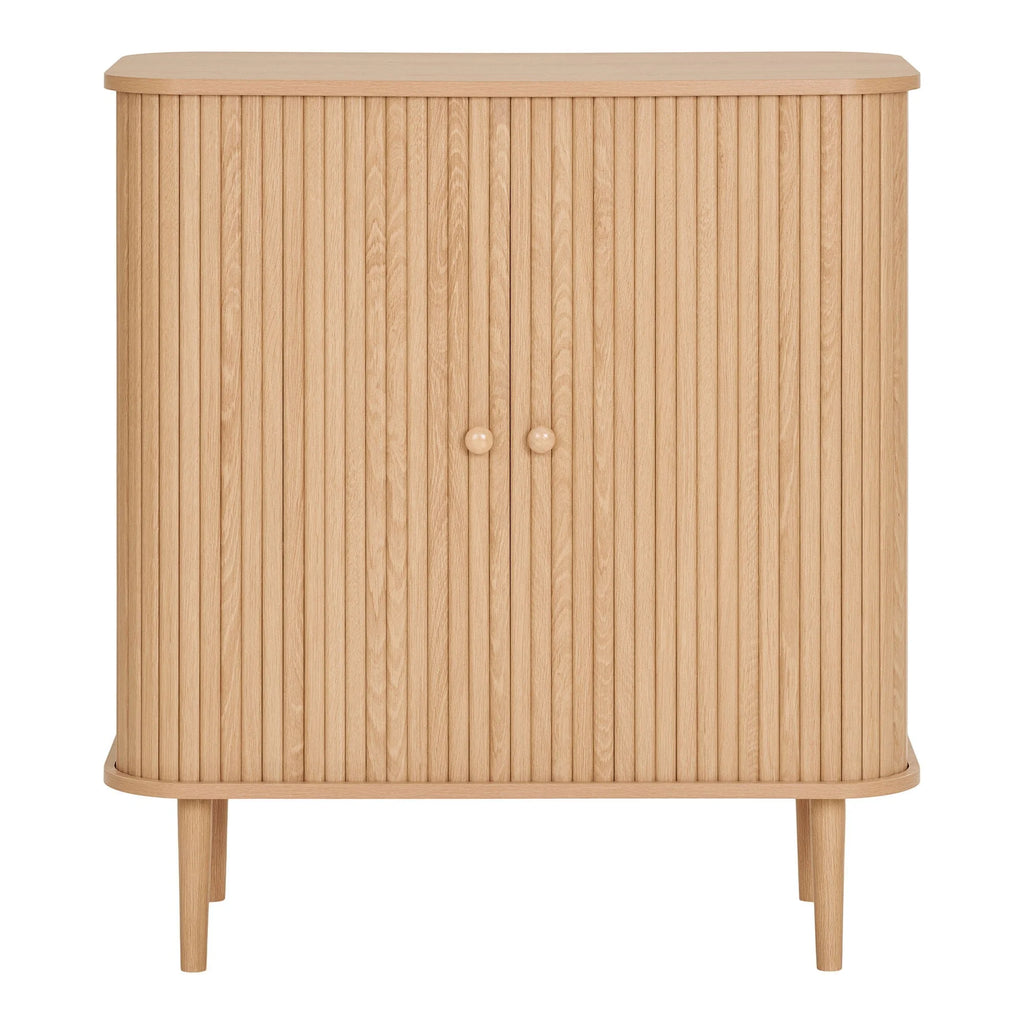 Buffet bas en bois naturel clair avec portes coulissantes striées et bords arrondis