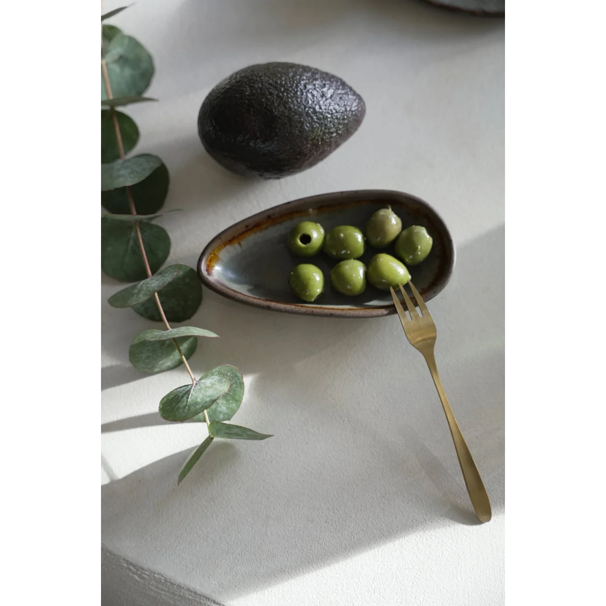 Petit plateau de service ovale en céramique grise bords irréguliers – Lot de 6