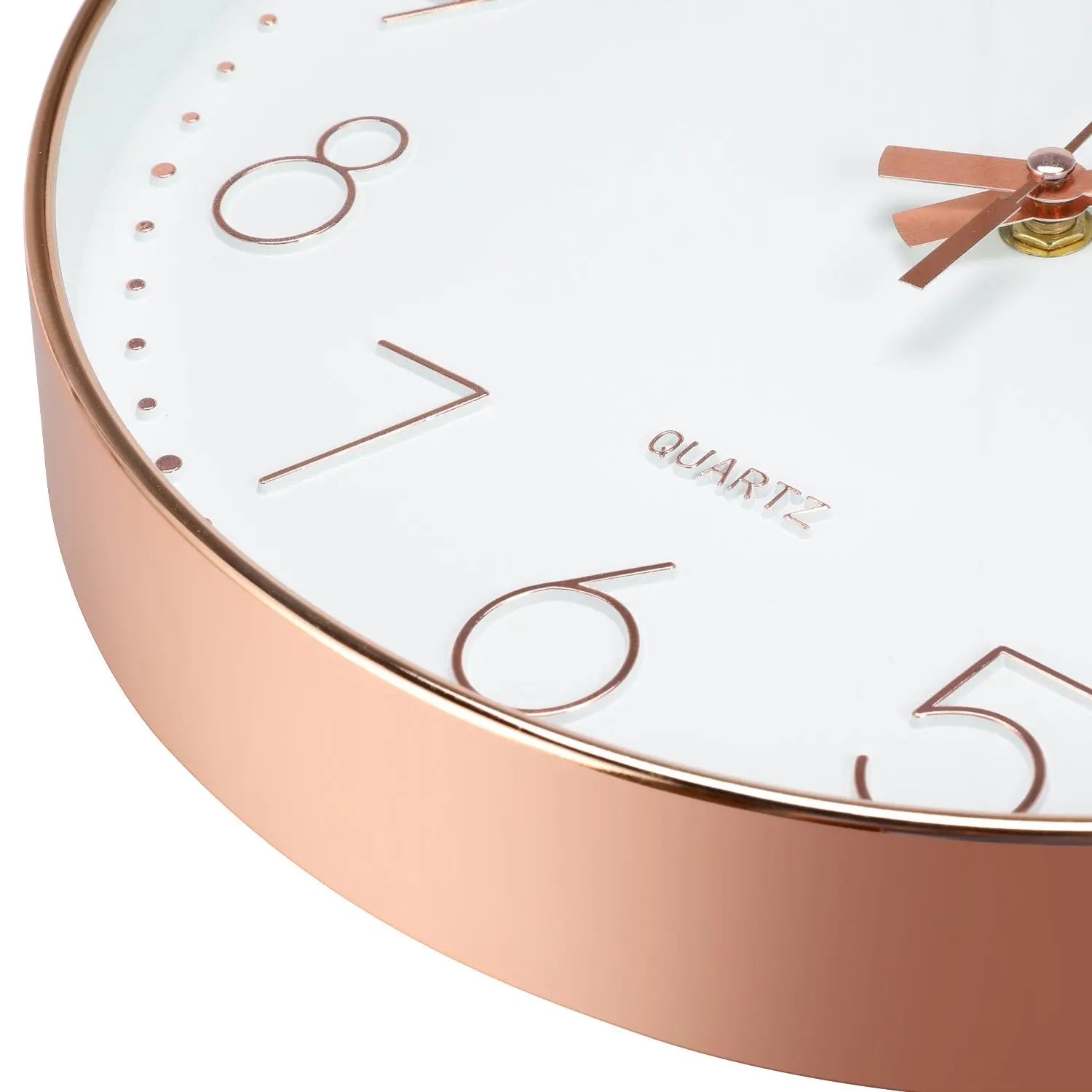 petite-horloge-murale-design-gros-plan-2