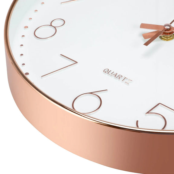 petite-horloge-murale-design-gros-plan-2