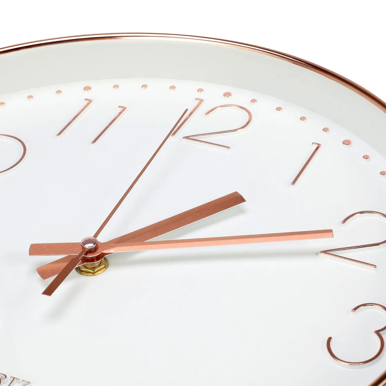 Petite horloge murale design gros plan