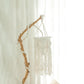  Accrochez cette petite suspension en macramé dans votre hall ou entrée pour apporter une touche de douceur et de style bohème.