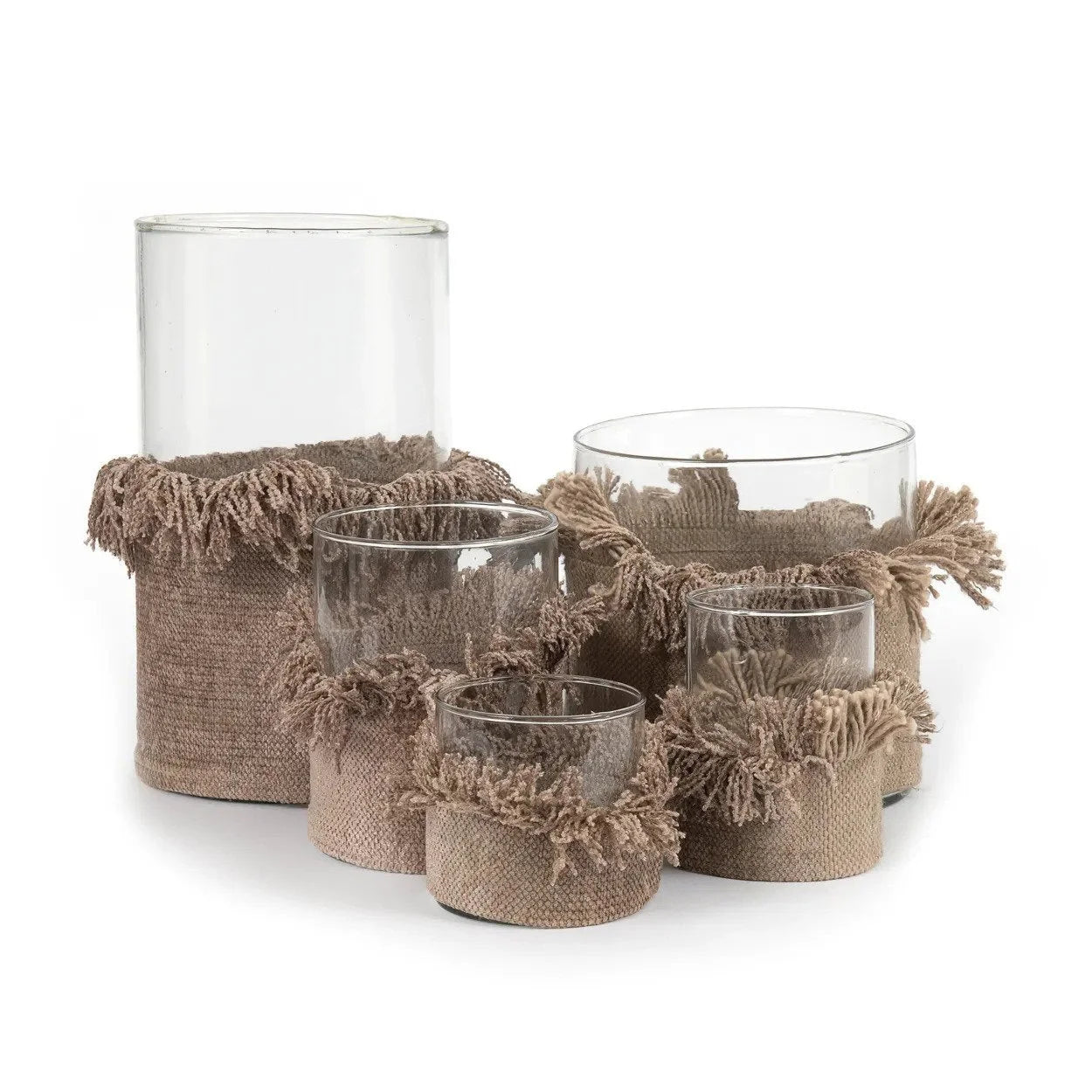 Photophore en verre avec base tressée beige et franges pour une déco chaleureuse