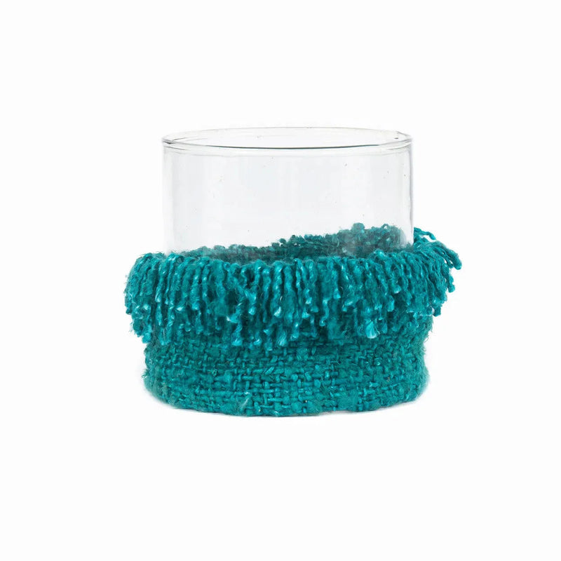 Photophore en verre avec manchon tissé turquoise à franges – H15 cm