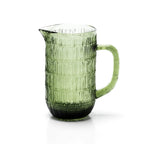 Pichet en verre recyclé vert ondulé translucide avec anse et base assombrie