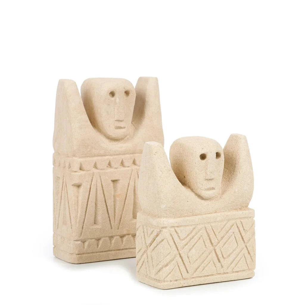 Deux sculptures stylisées en pierre beige pour La Pierre de Sumba #17