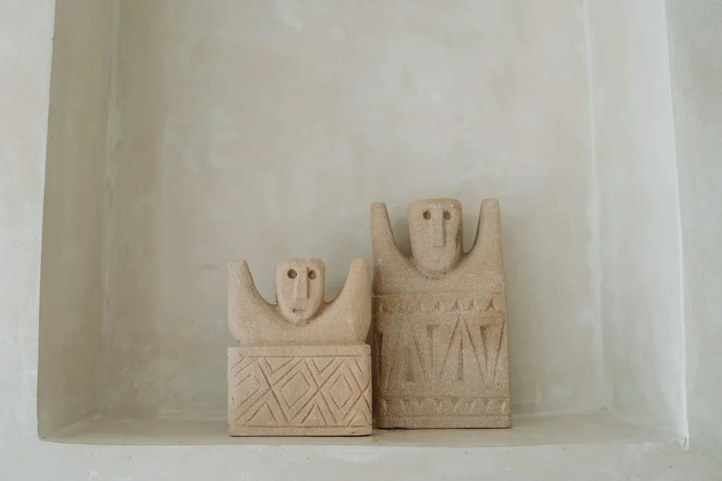 Deux figurines sculptées stylisées pour La Pierre de Sumba #17