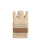 Statue beige avec coquillages et ficelle, La Pierre de Sumba #28 - L
