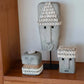 Trois sculptures de visage gris ornées de coquillages, La Pierre de Sumba #29